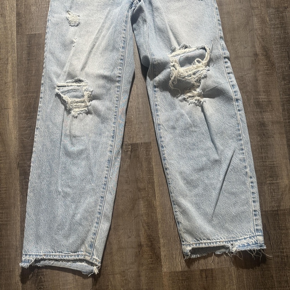 Levis Premium Baggy Dad Jeans Womens 26x30 Light Wash Distressed Ripped Raw Hem - Picture 3 of 16